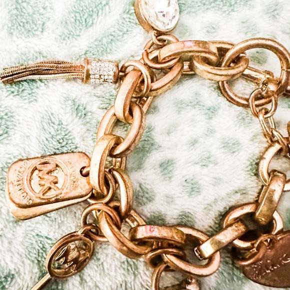 Micheal Kors charm bracelet. Beautiful rose gold MK charm bracelet - Picture 6 of 8